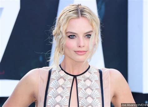 margot robbie toples